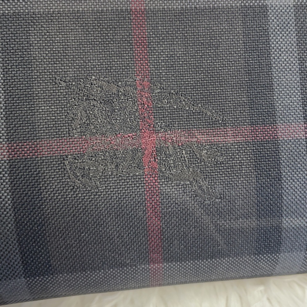 BURBERRY LONDON ZIP AROUND WALLET - Picture 9 of 12